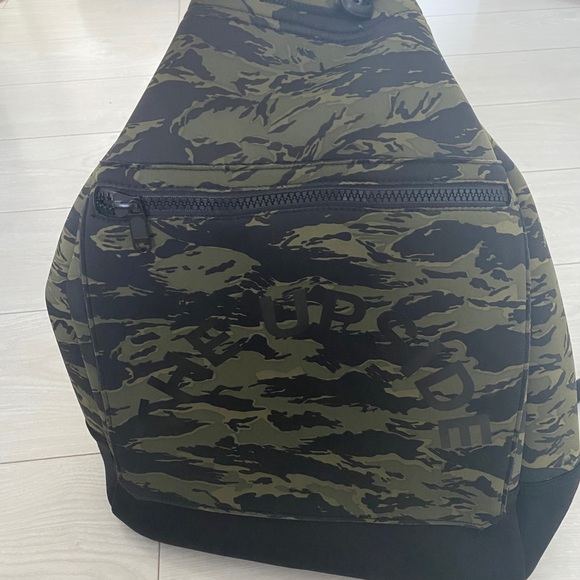 The Upside Backpack - Picture 7 of 9